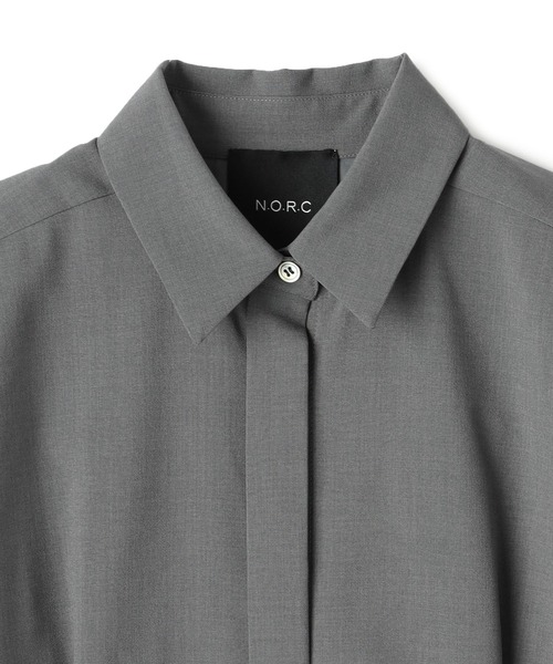 N.O.R.C（ノーク）の「ウォッシャブルタックブラウス（シャツ