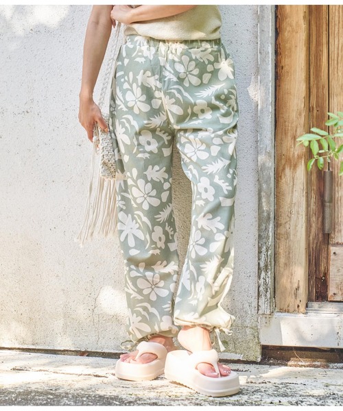anap mimpi(アナップミンピ)の「アートフラワー柄 リネンタッチ 裾ドローストリング パンツ(その他パンツ・レディース・カーキ/ネイビー・FREE)」の2枚目の写真