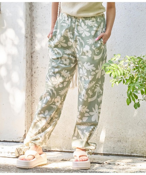 anap mimpi(アナップミンピ)の「アートフラワー柄 リネンタッチ 裾ドローストリング パンツ(その他パンツ・レディース・カーキ/ネイビー・FREE)」の20枚目の写真