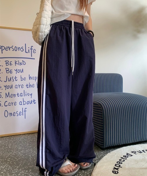 Diosfront(ディオスフロント)の「サイド配色ラインドロストワイドパンツ(その他パンツ・レディース・ライトブルー/ブラック/ネイビー/レッド/マスタード・FREE)」の13枚目の写真