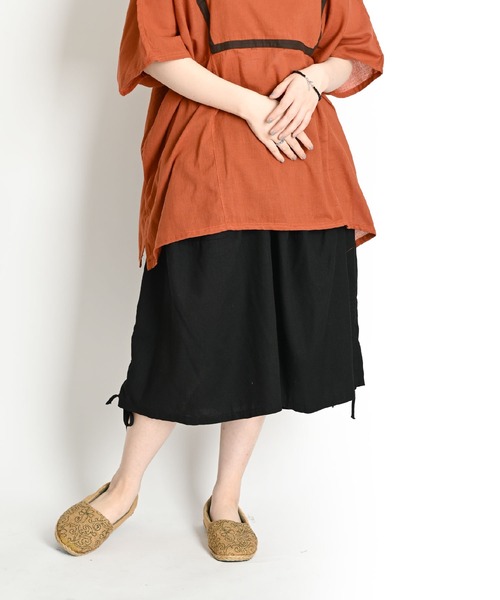 MARAI（マーライ）の「サイドリボン ワイドクロップドパンツ イージーパンツ（その他パンツ・レディース・レッド/グリーン/ベージュ/ネイビー/ブラック/ホワイト×ブラック/ブラック×レッド・FREE）」の3枚目の写真