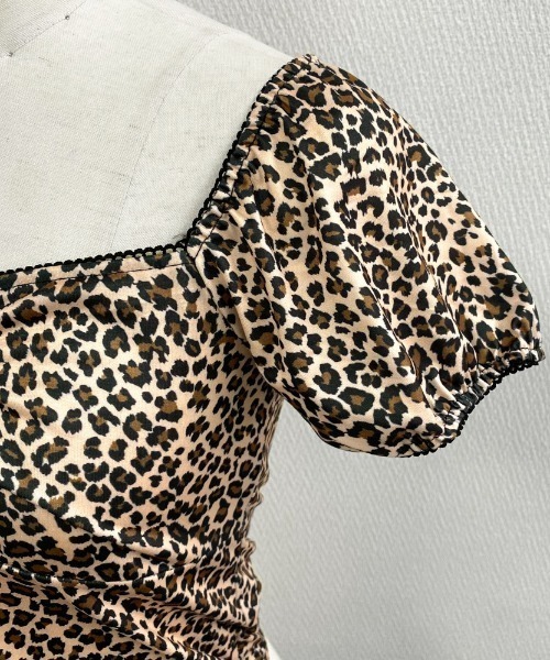 LADY LIKE(レディライク)の「胸ギャザーレオパード柄トップス(Tシャツ/カットソー・レディース・ベージュ・M)」の11枚目の写真