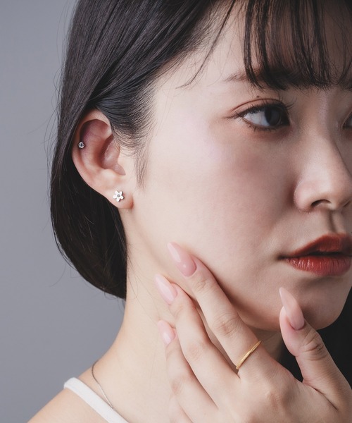 Os accessory(オズアクセサリー)の「Os -オズ- ジルコニア フラワー ピアスセット【金属アレルギー対応】(ピアス(両耳用)・レディース・シルバー/ゴールド・ONE SIZE)」の6枚目の写真