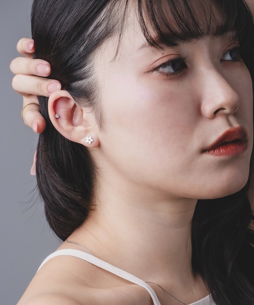 Os accessory(オズアクセサリー)の「Os -オズ- ジルコニア フラワー ピアスセット【金属アレルギー対応】(ピアス(両耳用)・レディース・シルバー/ゴールド・ONE SIZE)」の10枚目の写真