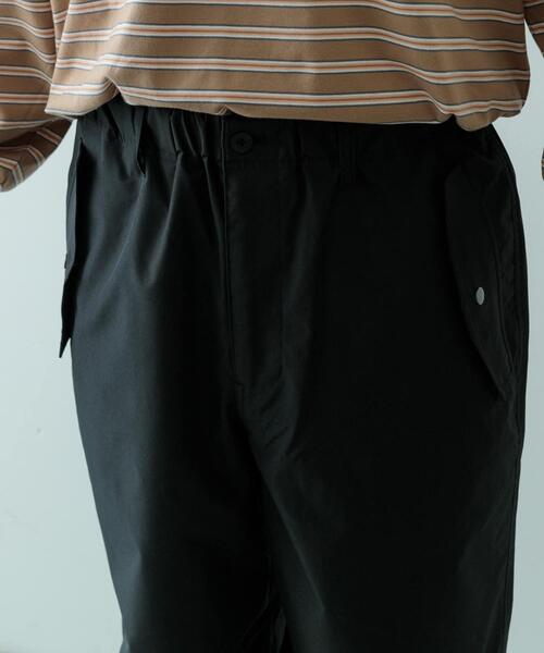 ITEMS URBANRESEARCH（アイテムズ アーバンリサーチ）の「撥水×ストレッチ パラシュートパンツ（その他パンツ・メンズ・ブラック/チャコールグレー・MEDIUM/LARGE）」の3枚目の写真