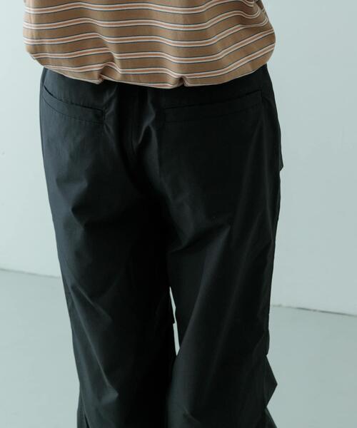 ITEMS URBANRESEARCH（アイテムズ アーバンリサーチ）の「撥水×ストレッチ パラシュートパンツ（その他パンツ・メンズ・ブラック/チャコールグレー・MEDIUM/LARGE）」の6枚目の写真