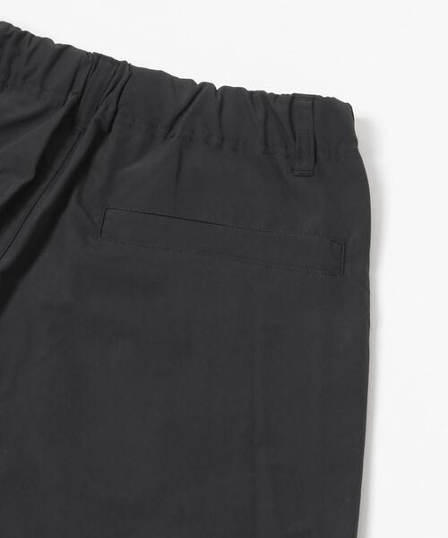 ITEMS URBANRESEARCH（アイテムズ アーバンリサーチ）の「撥水×ストレッチ パラシュートパンツ（その他パンツ・メンズ・ブラック/チャコールグレー・MEDIUM/LARGE）」の11枚目の写真
