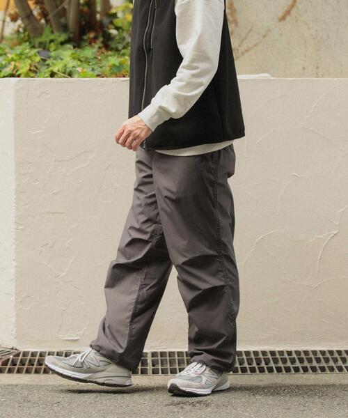 ITEMS URBANRESEARCH（アイテムズ アーバンリサーチ）の「撥水×ストレッチ パラシュートパンツ（その他パンツ・メンズ・ブラック/チャコールグレー・MEDIUM/LARGE）」の13枚目の写真