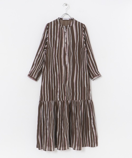 URBAN RESEARCH（アーバンリサーチ）の「ランダムストライプワンピース（ワンピース・レディース・ブラック/ブラウン・FREE）」の4枚目の写真