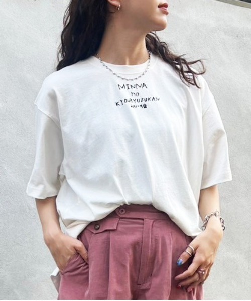 DOUBLE NAME（ダブルネーム）の「みんなのきょうりゅうずかん/ユニセックス（Tシャツ/カットソー・レディース・オフホワイト・FREE）」の2枚目の写真