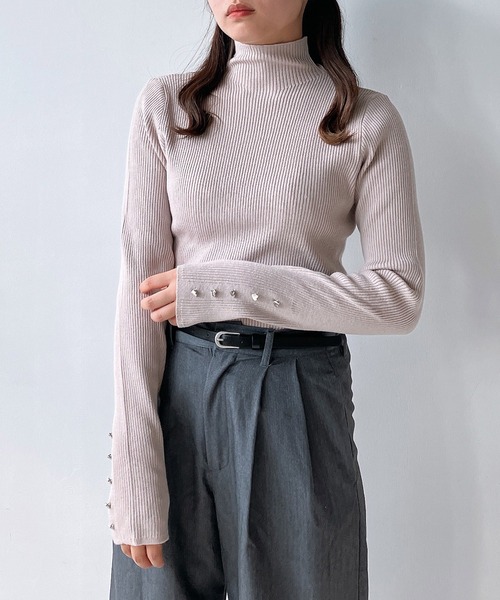 AS KNOW AS plus（アズノゥアズプラス）の「◇選んで袖ボタンリブハイネックニットプルオーバー（ニット/セーター・レディース・ブラック系その他/アイボリー系/ピンク系その他/ベージュ系/グレー系その他2/ブラック系2/アイボリー系2/ベージュ系その他2・FREE）」の6枚目の写真