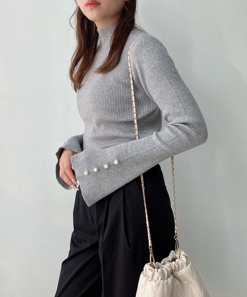 AS KNOW AS plus（アズノゥアズプラス）の「◇選んで袖ボタンリブハイネックニットプルオーバー（ニット/セーター・レディース・ブラック系その他/アイボリー系/ピンク系その他/ベージュ系/グレー系その他2/ブラック系2/アイボリー系2/ベージュ系その他2・FREE）」の4枚目の写真