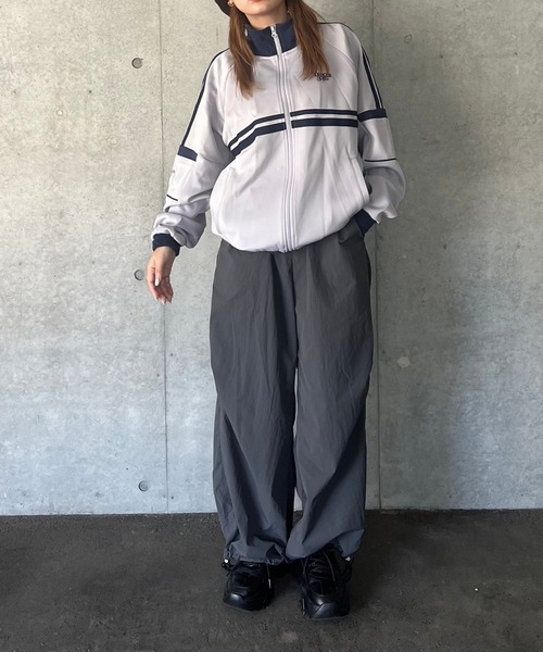 NUNIFE（ユニフィー）の「【NUNIFE】《さやべびコラボ》ナイロンパンツ（カーゴパンツ・レディース・ベージュ/チャコール/オリーブ・MEDIUM/LARGE）」の2枚目の写真