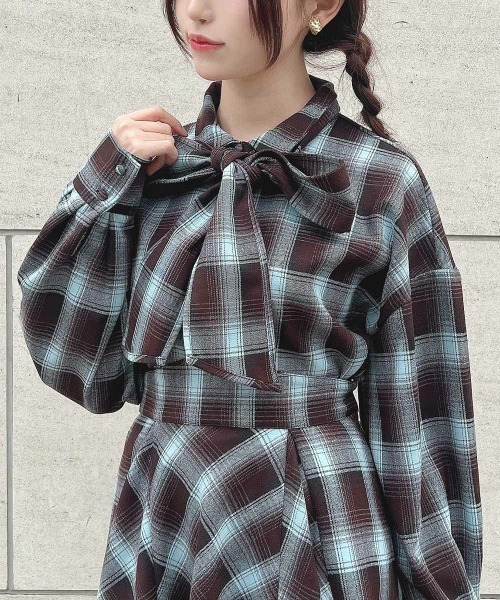 F i.n.t（フィント）の「【セットアップ対応】ビッグリボンタイ付きチェックシャツ/fint（シャツ/ブラウス・レディース・ブルー/グリーン×ピンク/ボルドー・FREE）」の3枚目の写真