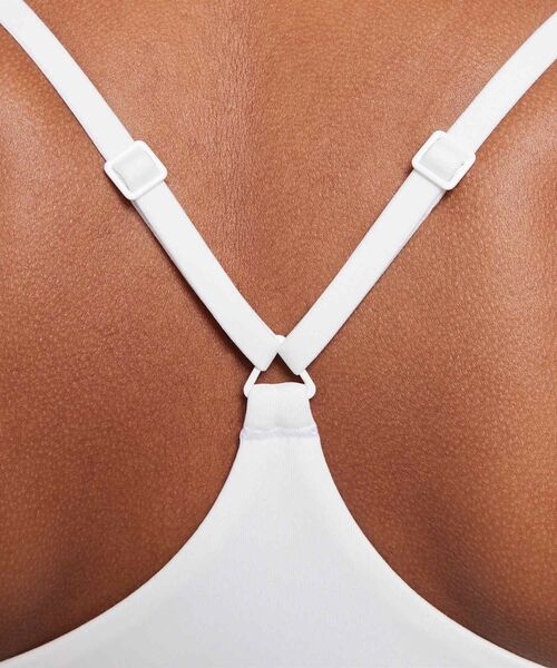 NIKE（ナイキ）の「ナイキ インディ ガールズ スポーツブラ / Nike Indy Girls' Sports Bra FZ5860-100 White（スポーツブラ・キッズ・ホワイト・L/M/S/XS/XL）」の3枚目の写真
