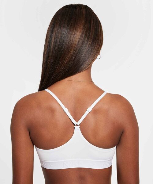 NIKE（ナイキ）の「ナイキ インディ ガールズ スポーツブラ / Nike Indy Girls' Sports Bra FZ5860-100 White（スポーツブラ・キッズ・ホワイト・L/M/S/XS/XL）」の6枚目の写真