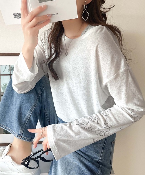 classicalelf(クラシカルエルフ)の「きらめきを纏う。ロゴとフラワーモチーフ袖ラインストーン付きシアー長袖トップ(フレアスリーブ)(Tシャツ/カットソー・レディース・チャコールグレー/オフホワイト/ブラック/ライトグレー・X-LARGE/SMALL/MEDIUM/LARGE)」の14枚目の写真