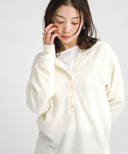 URBAN RESEARCH Sonny Label（アーバンリサーチサニーレーベル）の「『WEB限定』ワッフルヘンリーネックプルオーバー（Tシャツ/カットソー・レディース・ネイビー/オフホワイト/グレー・FREE）」の2枚目の写真
