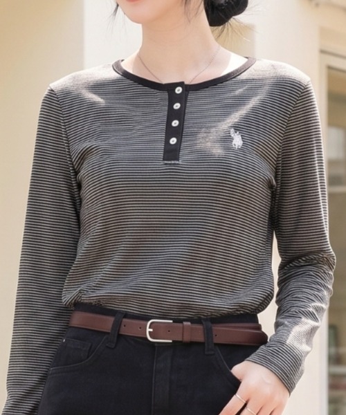 U.S. POLO ASSN.（ユーエスポロアッスン）の「Ada.別注 // U.S. POLO ASSN ヘンリーネック ボーダー トップス（Tシャツ/カットソー・レディース・ベージュ/ホワイト/ブラック/チャコール/アイボリー/グレー/サンドベージュ/ピンク・FREE）」の5枚目の写真