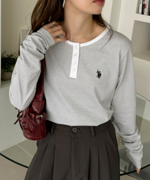 U.S. POLO ASSN.（ユーエスポロアッスン）の「Ada.別注 // U.S. POLO ASSN ヘンリーネック ボーダー トップス（Tシャツ/カットソー・レディース・ベージュ/ホワイト/ブラック/チャコール/アイボリー/グレー/サンドベージュ/ピンク・FREE）」の15枚目の写真