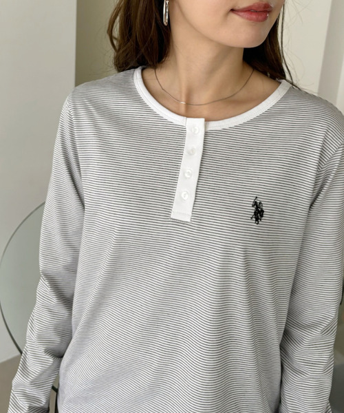 U.S. POLO ASSN.（ユーエスポロアッスン）の「Ada.別注 // U.S. POLO ASSN ヘンリーネック ボーダー トップス（Tシャツ/カットソー・レディース・ベージュ/ホワイト/ブラック/チャコール/アイボリー/グレー/サンドベージュ/ピンク・FREE）」の20枚目の写真