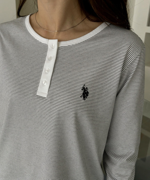 U.S. POLO ASSN.（ユーエスポロアッスン）の「Ada.別注 // U.S. POLO ASSN ヘンリーネック ボーダー トップス（Tシャツ/カットソー・レディース・ベージュ/ホワイト/ブラック/チャコール/アイボリー/グレー/サンドベージュ/ピンク・FREE）」の21枚目の写真