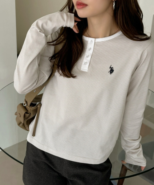 U.S. POLO ASSN.（ユーエスポロアッスン）の「Ada.別注 // U.S. POLO ASSN ヘンリーネック ボーダー トップス（Tシャツ/カットソー・レディース・ベージュ/ホワイト/ブラック/チャコール/アイボリー/グレー/サンドベージュ/ピンク・FREE）」の13枚目の写真