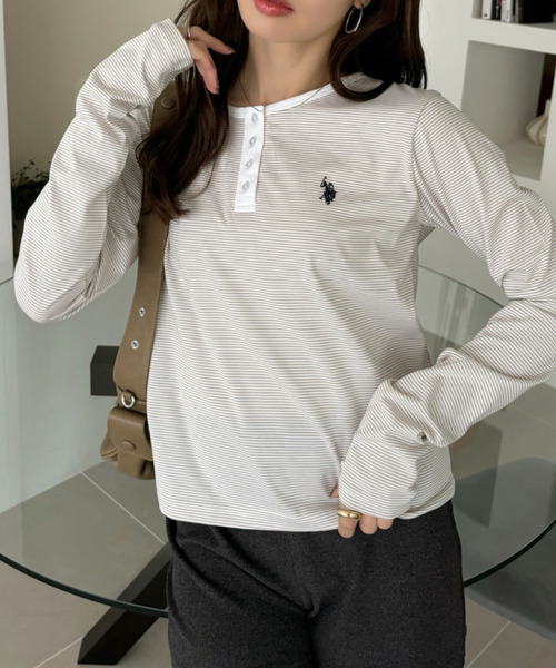 U.S. POLO ASSN.（ユーエスポロアッスン）の「Ada.別注 // U.S. POLO ASSN ヘンリーネック ボーダー トップス（Tシャツ/カットソー・レディース・ベージュ/ホワイト/ブラック/チャコール/アイボリー/グレー/サンドベージュ/ピンク・FREE）」の19枚目の写真