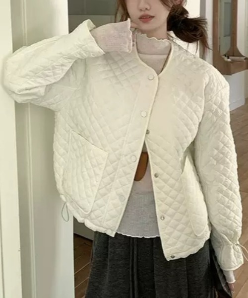 gossip!ロサンゼルス(ゴシップロサンゼルス)の「キルティングリボンオーバージャケット(ダウンジャケット/コート・レディース・ブラック/ピンク/オフホワイト/ブルー・L/M/S)」の2枚目の写真