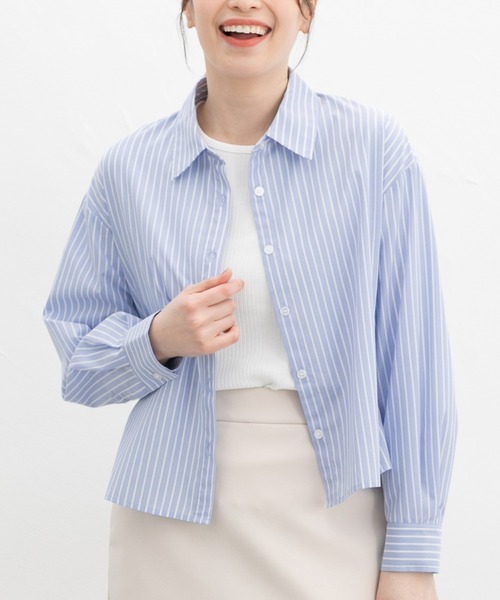 Honeys(ハニーズ)の「ショート丈シャツ(シャツ/ブラウス・レディース・ホワイト系その他/サックスブルー系/ベージュ系その他/ホワイト/ブルー系その他/ホワイト×ブルー/ピンク系その他・L/LL/M/S)」の1枚目の写真