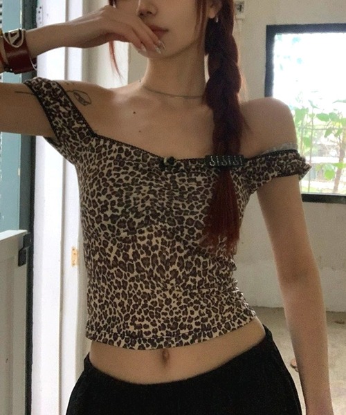 セール】ヒョウ柄パフスリーブクロップドトップス（Tシャツ