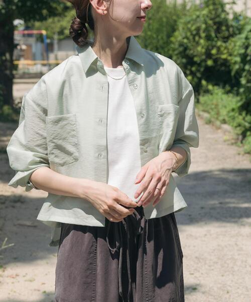 ITEMS URBANRESEARCH（アイテムズ アーバンリサーチ）の「クロップドシアーシャツ（シャツ/ブラウス・レディース・ブラウン/ライトピンク/ミント・FREE）」の3枚目の写真