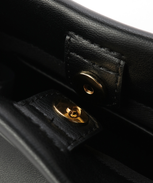 GANNI（ガニー）の「GANNI  / ガニーGanni Bou Bag Mini（ショルダーバッグ・レディース・シルバー/ブラック・FREE）」の20枚目の写真