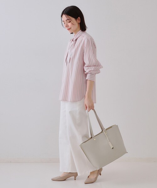 OPAQUE.CLIP（オペークドットクリップ）の「【A4サイズ対応】バイカラースムーストートバッグ（トートバッグ・レディース・ブラック系4/ライトグレー系4/ベージュ系その他7/ブラウン系8・00）」の12枚目の写真