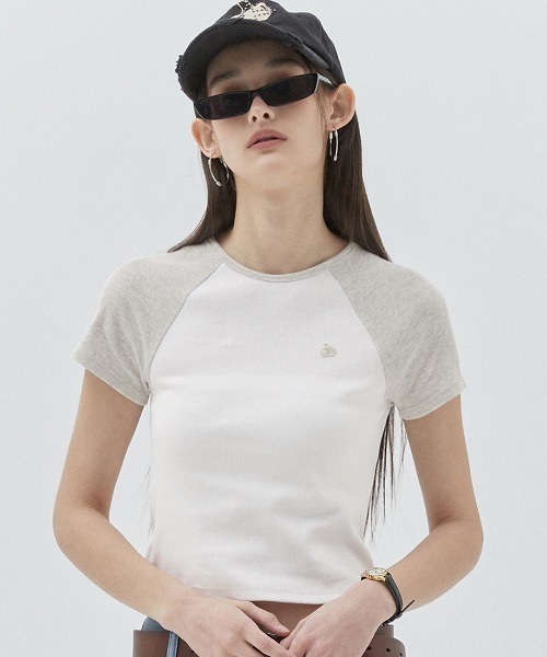 KIRSH（キルシー）の「KIRSH PLAIN COLOR MIX RAGLAN CROP T-SHIRT キルシー プレーン カラー ミックス ラグラン クロップ Tシャツ（Tシャツ/カットソー・レディース・レッド/グレー/ブラック・ONE SIZE）」の3枚目の写真