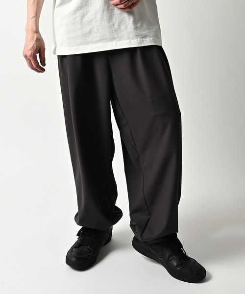 ADAM PATEK（アダムパテック）の「【ADAMPATEK/アダムパテック】ripple tuck relax pants/リップル タック入りリラックスパンツ（その他パンツ・レディース・チャコールグレー/ブラック・2/1）」の5枚目の写真