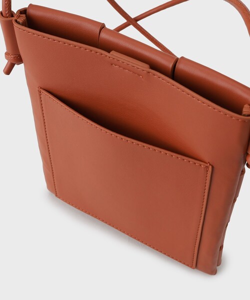 UNTITLED(アンタイトル)の「メッシュサコッシュ(ショルダーバッグ・レディース・キャメル/オフホワイト/ブラック・99)」の11枚目の写真