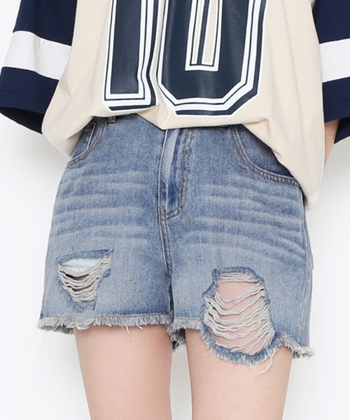 PUNYUS（プニュズ）の「ダメージデニムショートパンツ（デニムパンツ・レディース・ブルー系その他/ブラック/ライトブルー・1/2/3/4）」の2枚目の写真