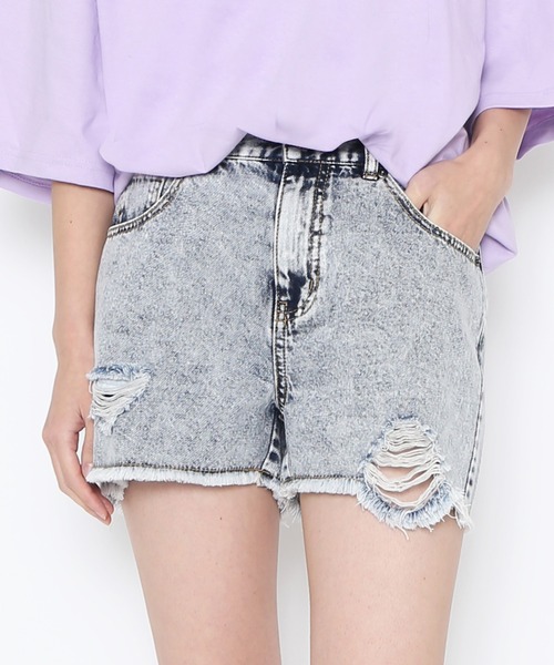 PUNYUS（プニュズ）の「ダメージデニムショートパンツ（デニムパンツ・レディース・ブルー系その他/ブラック/ライトブルー・1/2/3/4）」の6枚目の写真