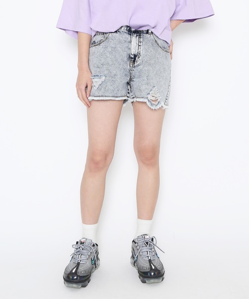 PUNYUS（プニュズ）の「ダメージデニムショートパンツ（デニムパンツ・レディース・ブルー系その他/ブラック/ライトブルー・1/2/3/4）」の9枚目の写真