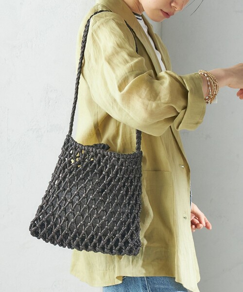 The Bagmati(ザバグマティ)の「The Bagmati:オーガンジー 巾着 マクラメ バッグ(ショルダーバッグ・レディース・ブラック/シルバー・ONE SIZE)」の4枚目の写真