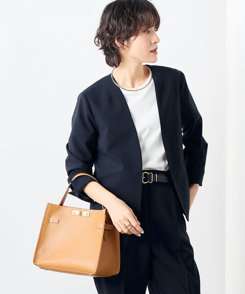 NOLLEY’S(ノーリーズ)の「《セットアップ対応》ウォッシャブルドライトロピカルVネックジャケット(ノーカラージャケット・レディース・ネイビー/ベージュ・36/38/40)」の2枚目の写真