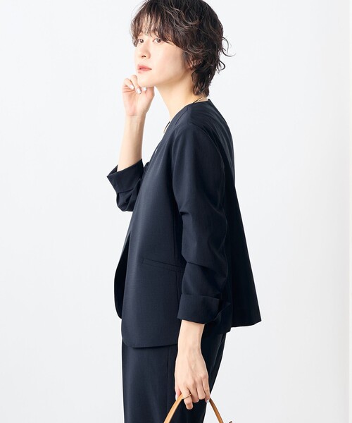 NOLLEY’S(ノーリーズ)の「《セットアップ対応》ウォッシャブルドライトロピカルVネックジャケット(ノーカラージャケット・レディース・ネイビー/ベージュ・36/38/40)」の16枚目の写真