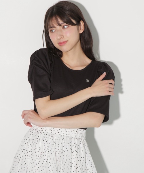 JILL by JILL STUART(ジルバイジルスチュアート)の「プレート付きパワショルカットソー(Tシャツ/カットソー・レディース・ブラック/ホワイト/ホワイト系その他・FREE)」の3枚目の写真