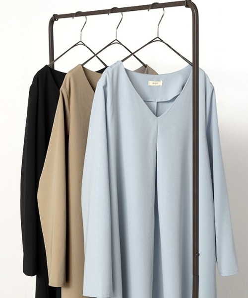 HUG.U(ハグユー)の「センタータック ロングワンピース(ワンピース・レディース・ブラック/シアン/ベージュ・L/XL/M)」の6枚目の写真