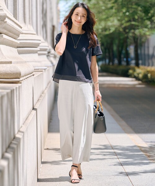 J.PRESS(ジェイプレス)の「【WEB限定カラーあり・洗える】コットンスムース シアーデザイン カットソー(Tシャツ/カットソー・レディース・ピーコックグリーン系/ネイビー系/ホワイト系/ライトグレー系/ピンク系/ダークブラウン系/イエロー系・T13/T15)」の11枚目の写真