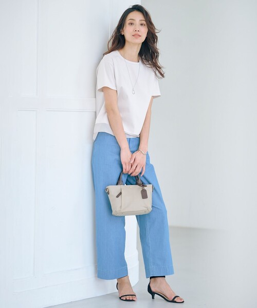 J.PRESS(ジェイプレス)の「【WEB限定カラーあり・洗える】コットンスムース シアーデザイン カットソー(Tシャツ/カットソー・レディース・ピーコックグリーン系/ネイビー系/ホワイト系/ライトグレー系/ピンク系/ダークブラウン系/イエロー系・T13/T15)」の16枚目の写真
