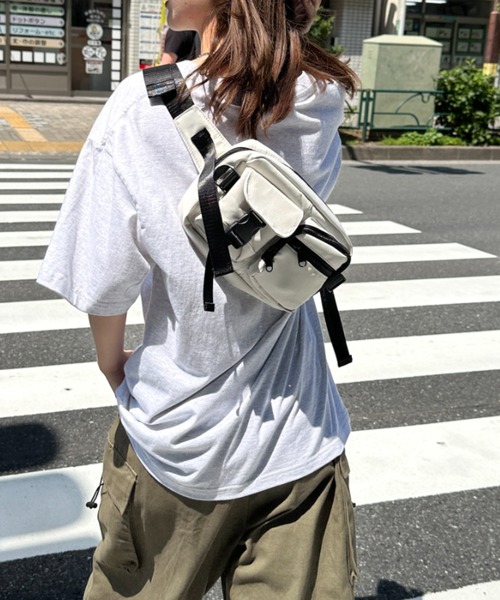 CLEA(クレア)の「ポケット付きボディバッグ/ウエストバッグ(ボディバッグ/ウエストポーチ・レディース・ブラック/ホワイト・FREE)」の8枚目の写真