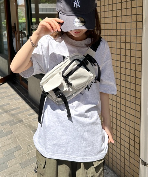 CLEA(クレア)の「ポケット付きボディバッグ/ウエストバッグ(ボディバッグ/ウエストポーチ・レディース・ブラック/ホワイト・FREE)」の7枚目の写真