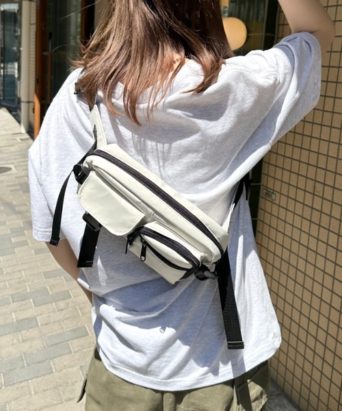 CLEA(クレア)の「ポケット付きボディバッグ/ウエストバッグ(ボディバッグ/ウエストポーチ・レディース・ブラック/ホワイト・FREE)」の5枚目の写真